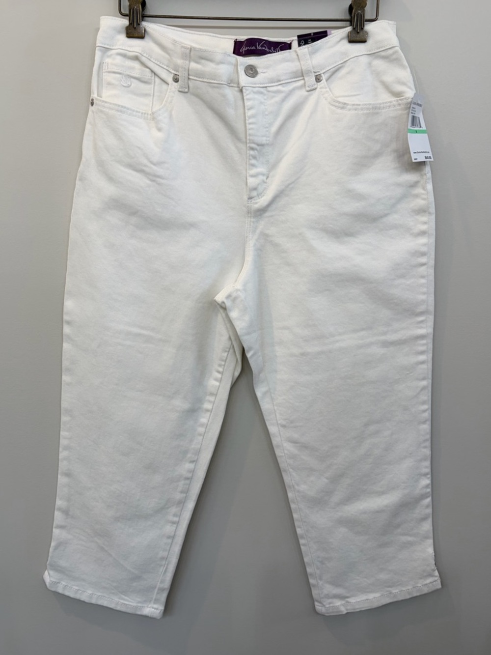 NWT Gloria Vanderbilt Amanda Capri White Size 8 Heritage Fit Classic Rise